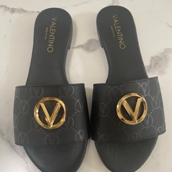 Valentino Slides - Picture 1 of 2